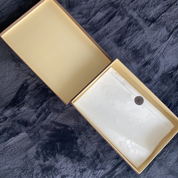 Brand new authentic Louis Vuitton box w paper - Picture 3 of 5